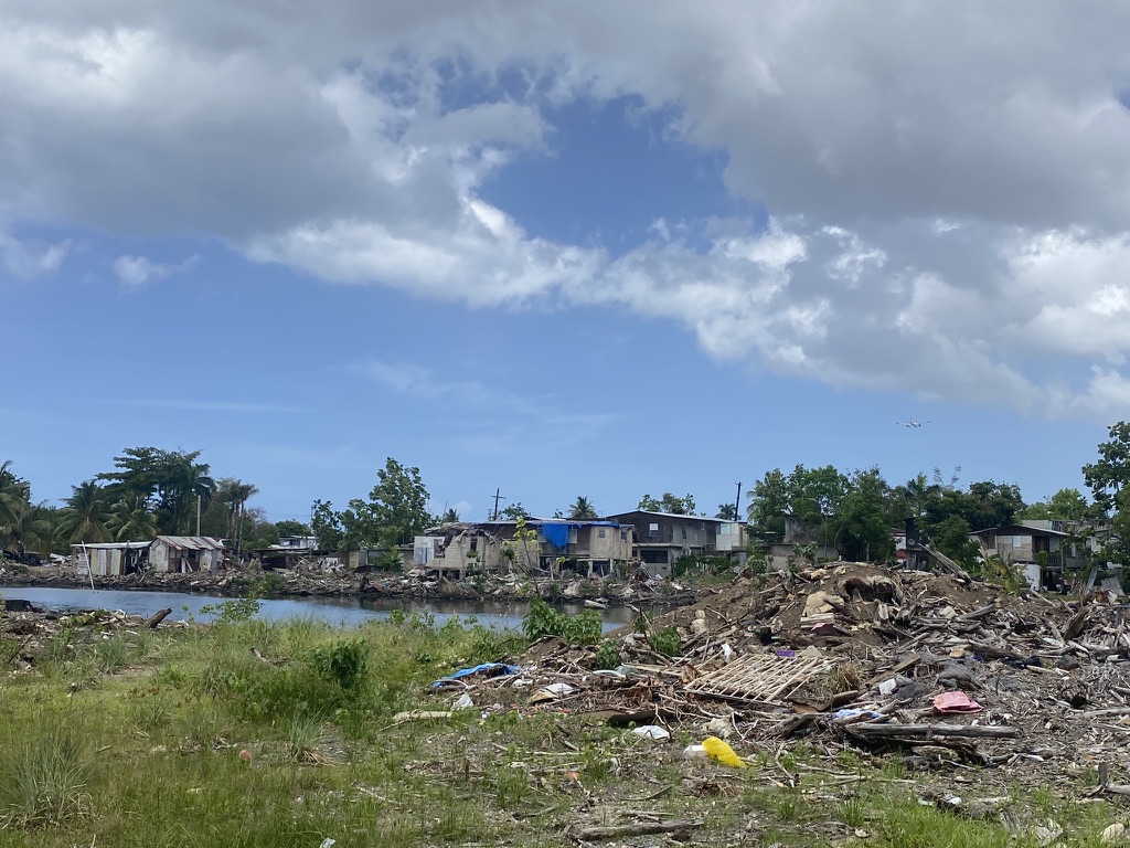 El camino al dragado del Caño Martín&nbsp;Peña.